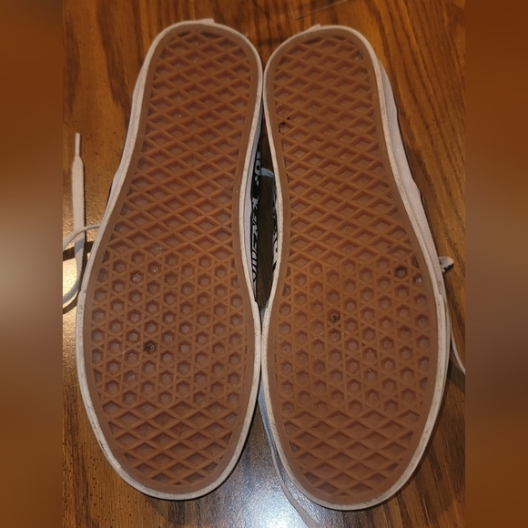Mens size 8.5 Van's Era iconic script skates. - Picture 5 of 9